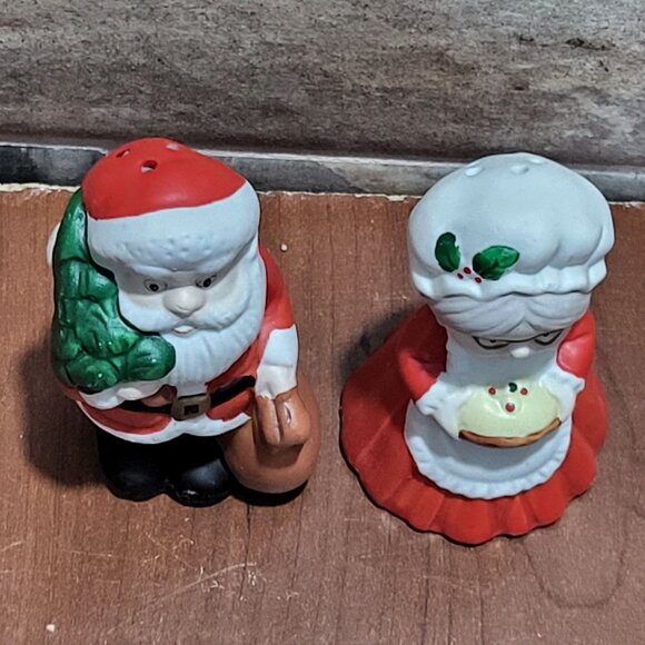 Vintage Santa Claus & Mrs Claus Ceramic Salt & Pepper Shaker Set - Picture 4 of 9